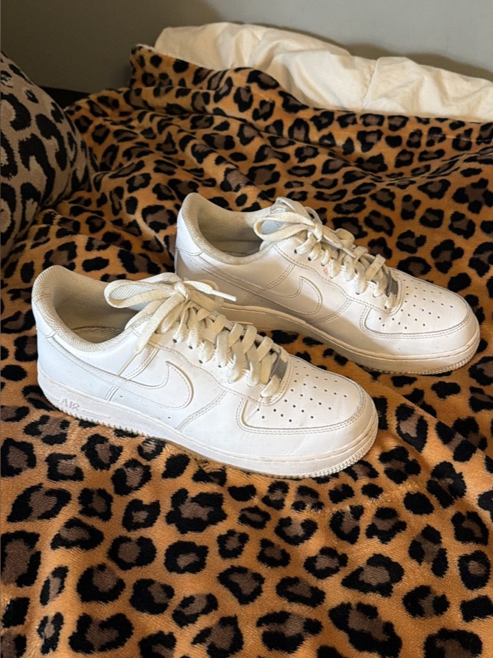Nike Woman 10 White Leather Low-Top Sneakers — Classic Air Force Style